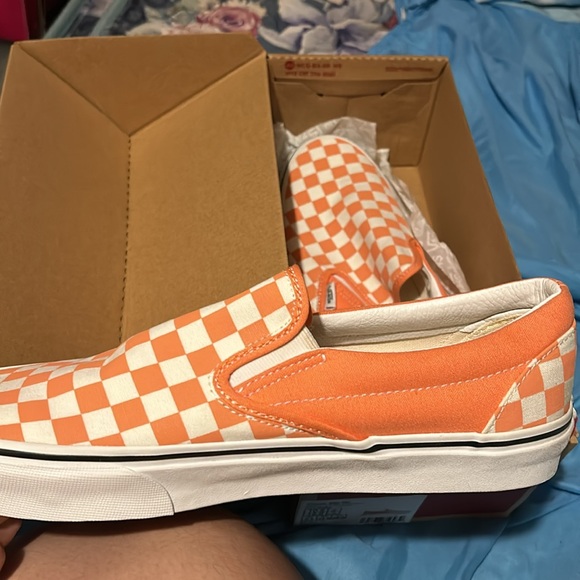 Orange vans men size 10.5 women’s size 12 - Picture 3 of 4
